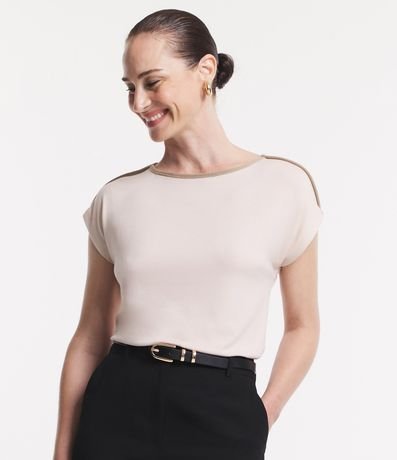 Blusa em Viscose com Viés Contrastante e Manga Sem Cava Menor preço em Blusa em Viscose com Viés Contrastante e Manga Sem Cava