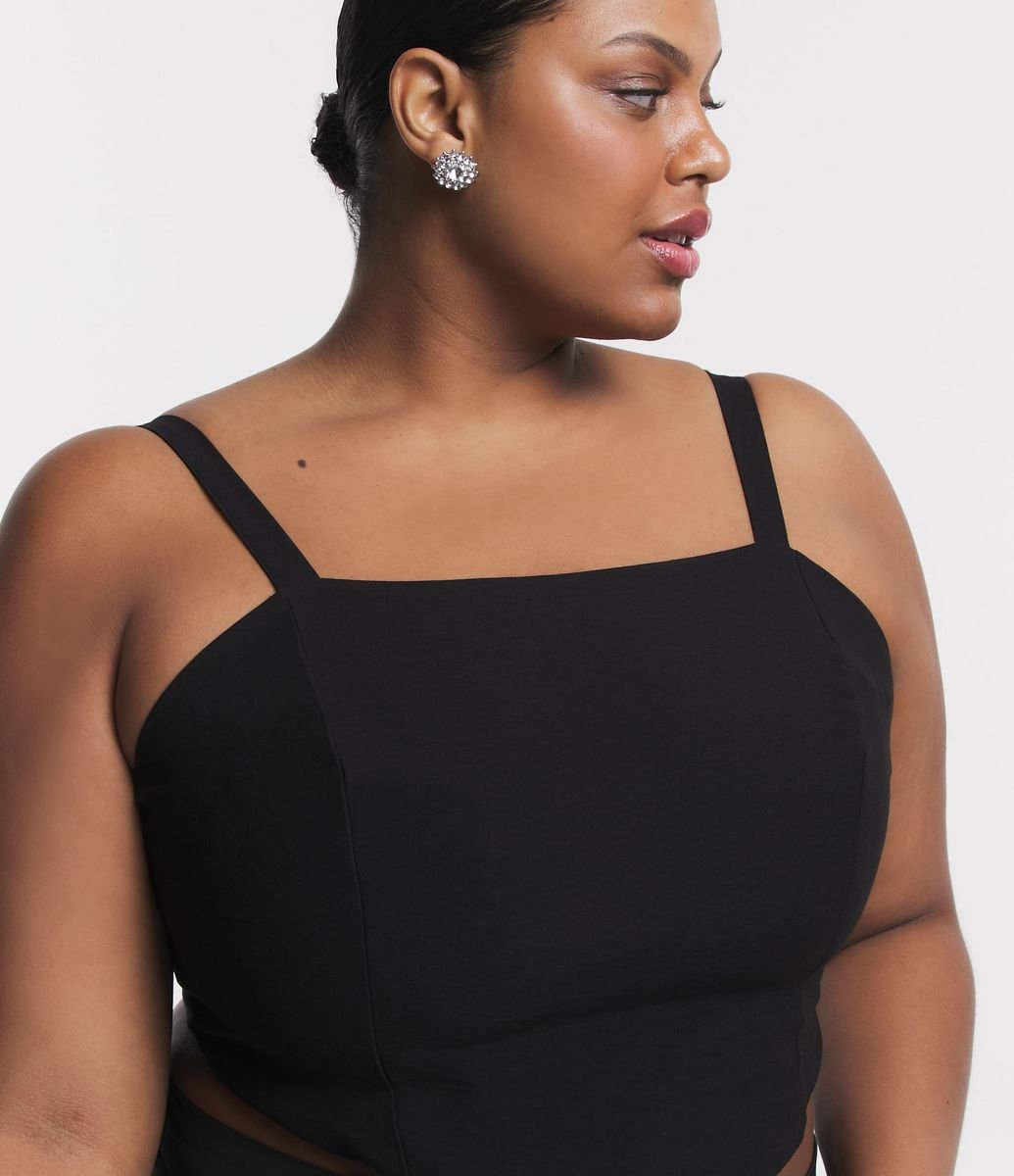 Blusa Cropped Alfaiatada em Viscose com Barra em V Curve & Plus Size Preto