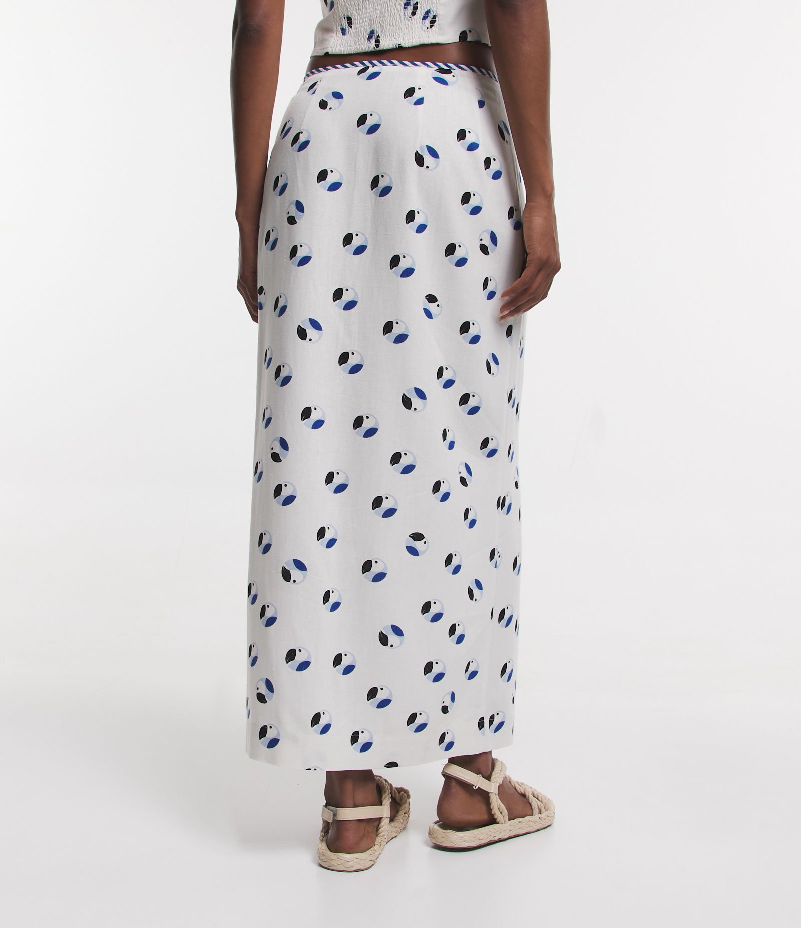 Saia New Midi em Linho Reta com Botões e Estampa de Araras Off White 4