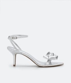 Sandália com Salto e Laço e Bico Folha