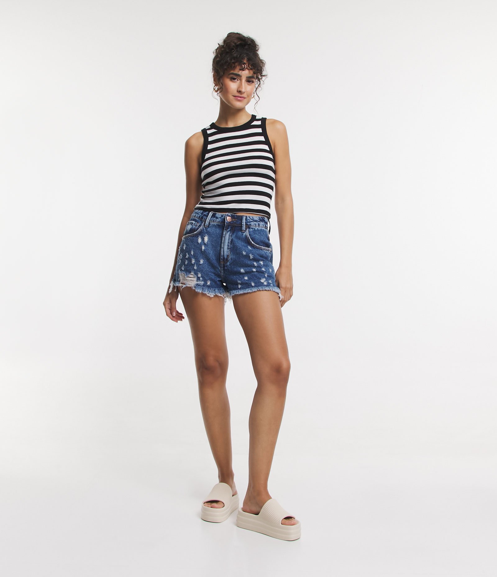 Blusa Regata em Viscose Listrada e com Textura Preto 2