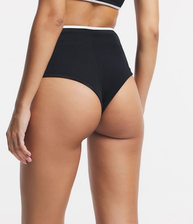 Biquíni Calcinha Hot Pants Texturizado com Viés Contrastante Preto 5