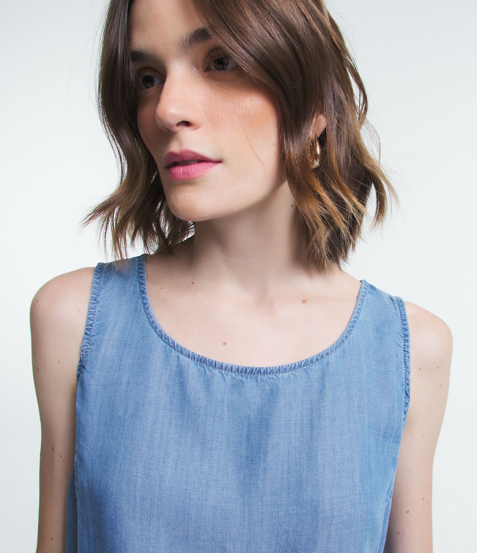 Blusa Sem Manga em Jeans com Decote U Azul 4
