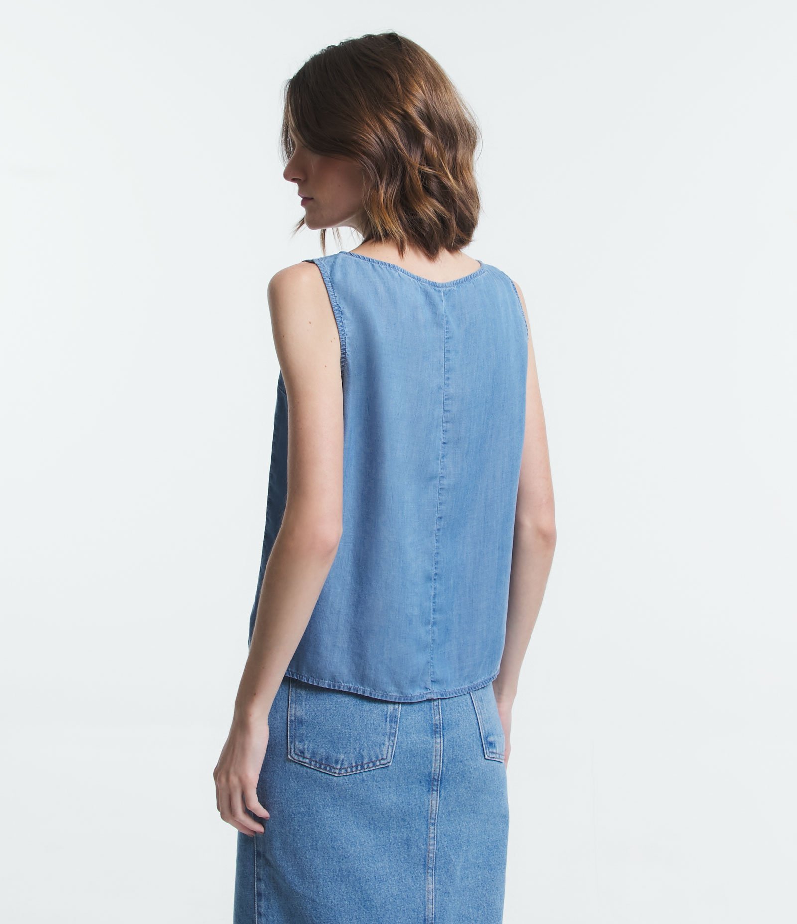 Blusa Sem Manga em Jeans com Decote U Azul 5