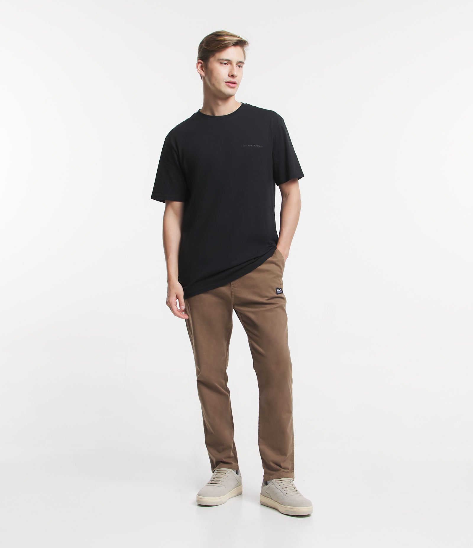 Calça Slim Cropped em Sarja com Etiqueta Frontal Marrom 1