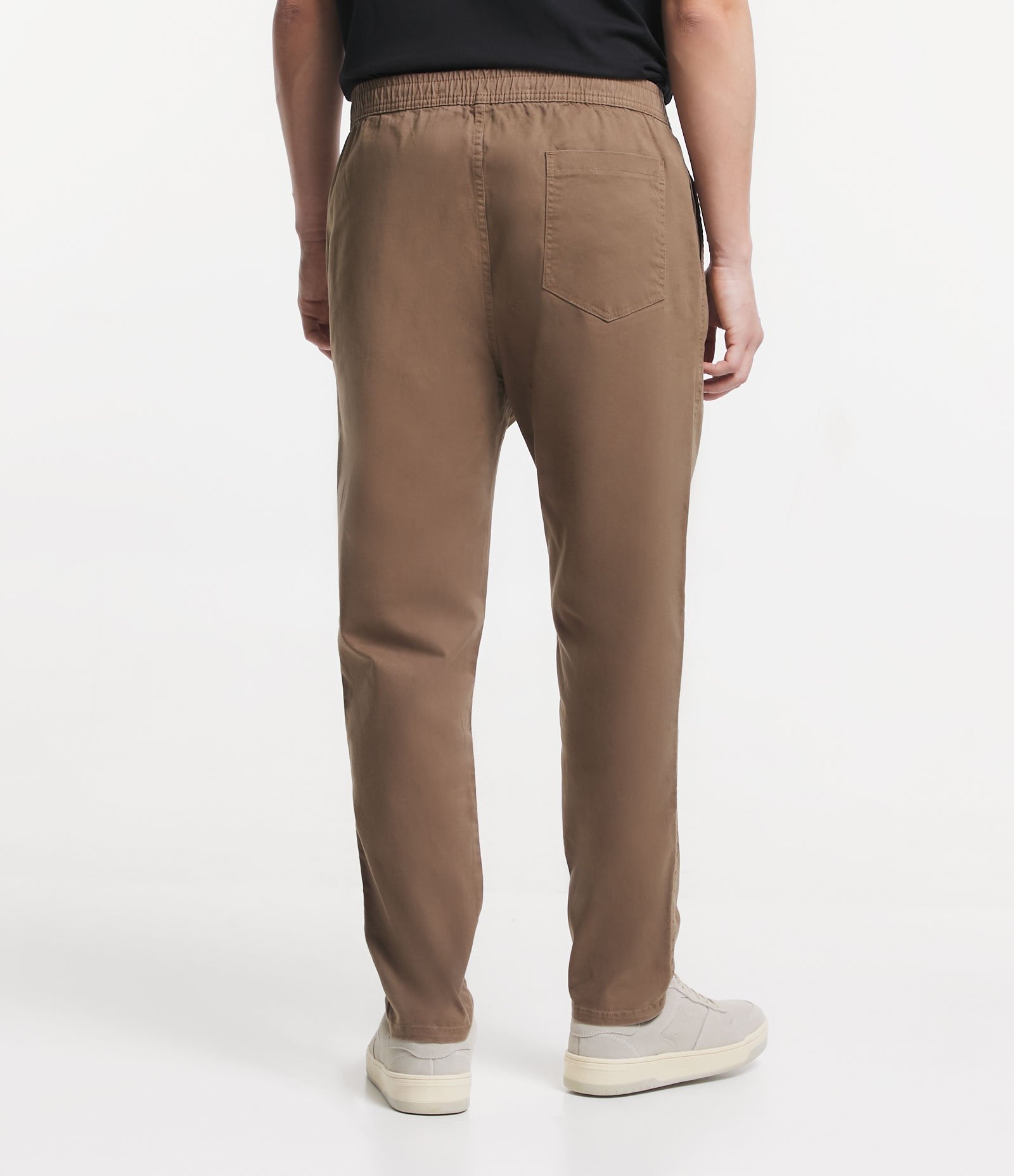 Calça Slim Cropped em Sarja com Etiqueta Frontal Marrom 3