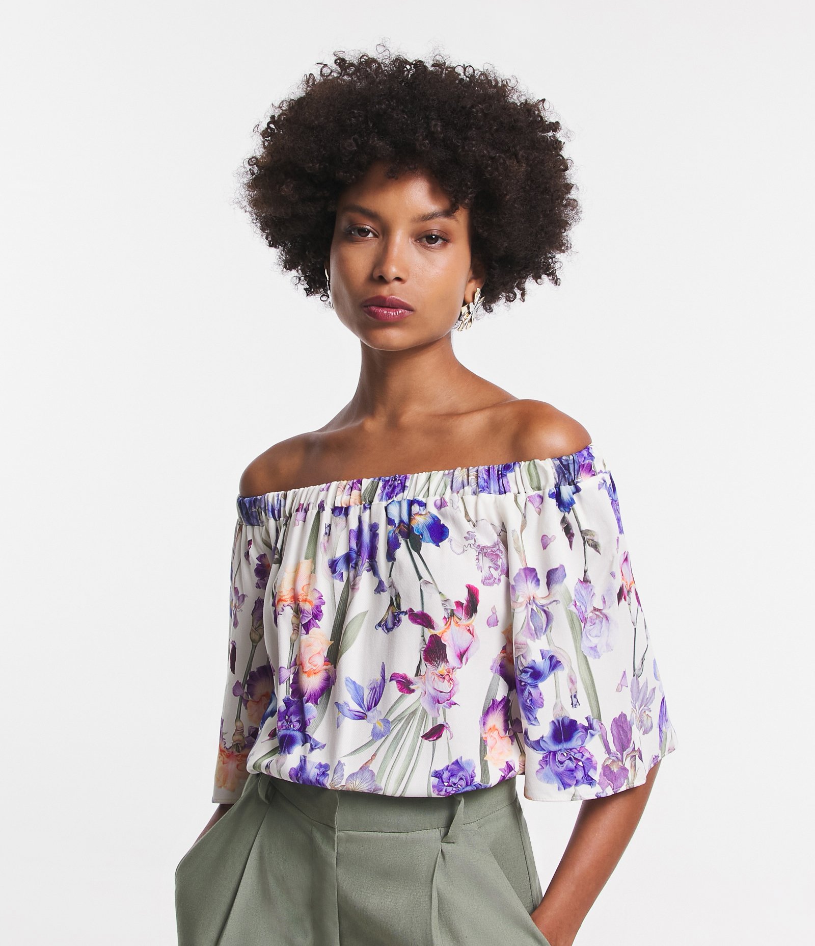 Blusa Manga Curta Ombro a Ombro em Viscose com Flores Estampadas Off White 3