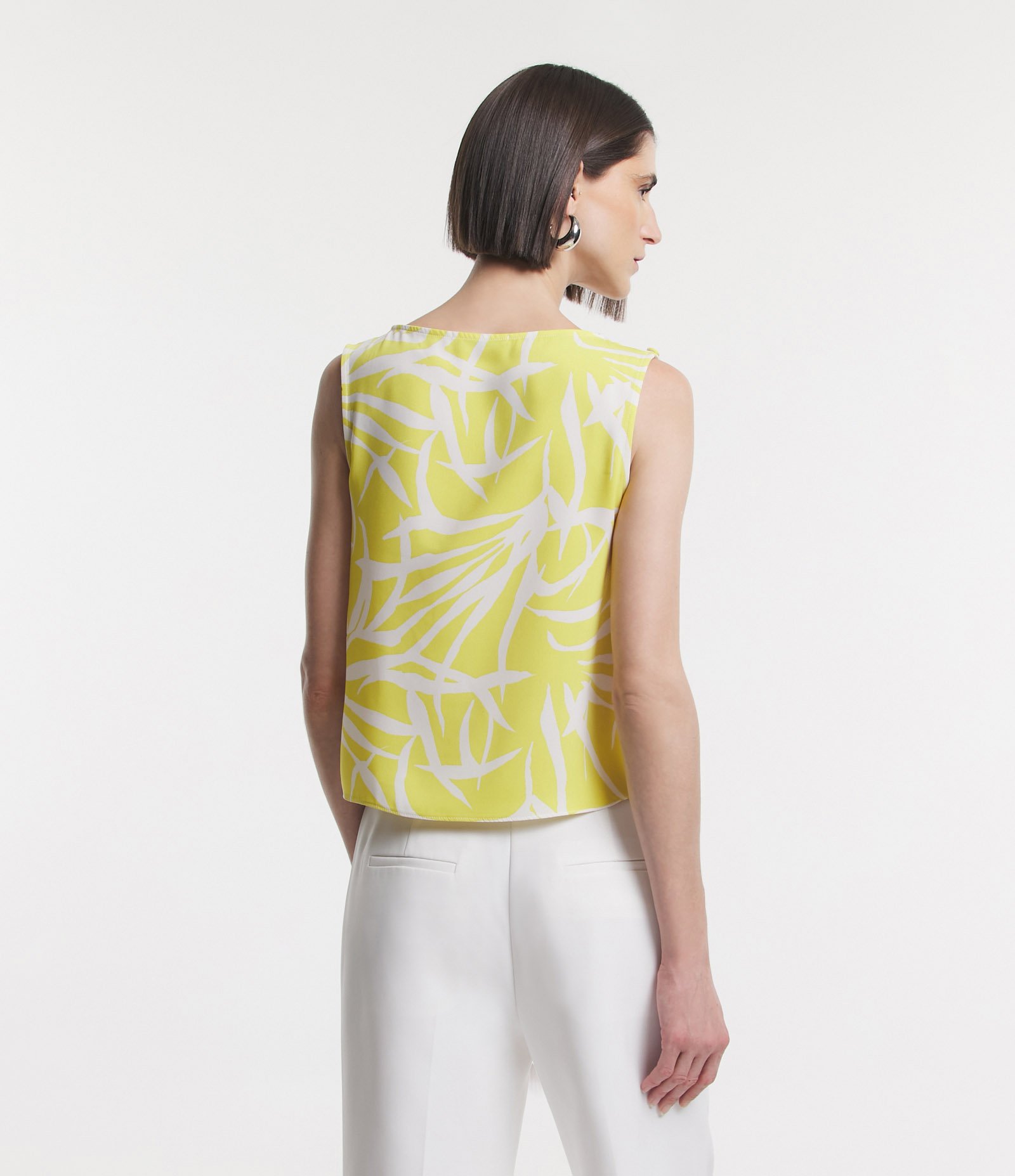 Blusa Sem Manga em Crepe Botões no Ombro e Folhagens Estampadas Amarelo 3