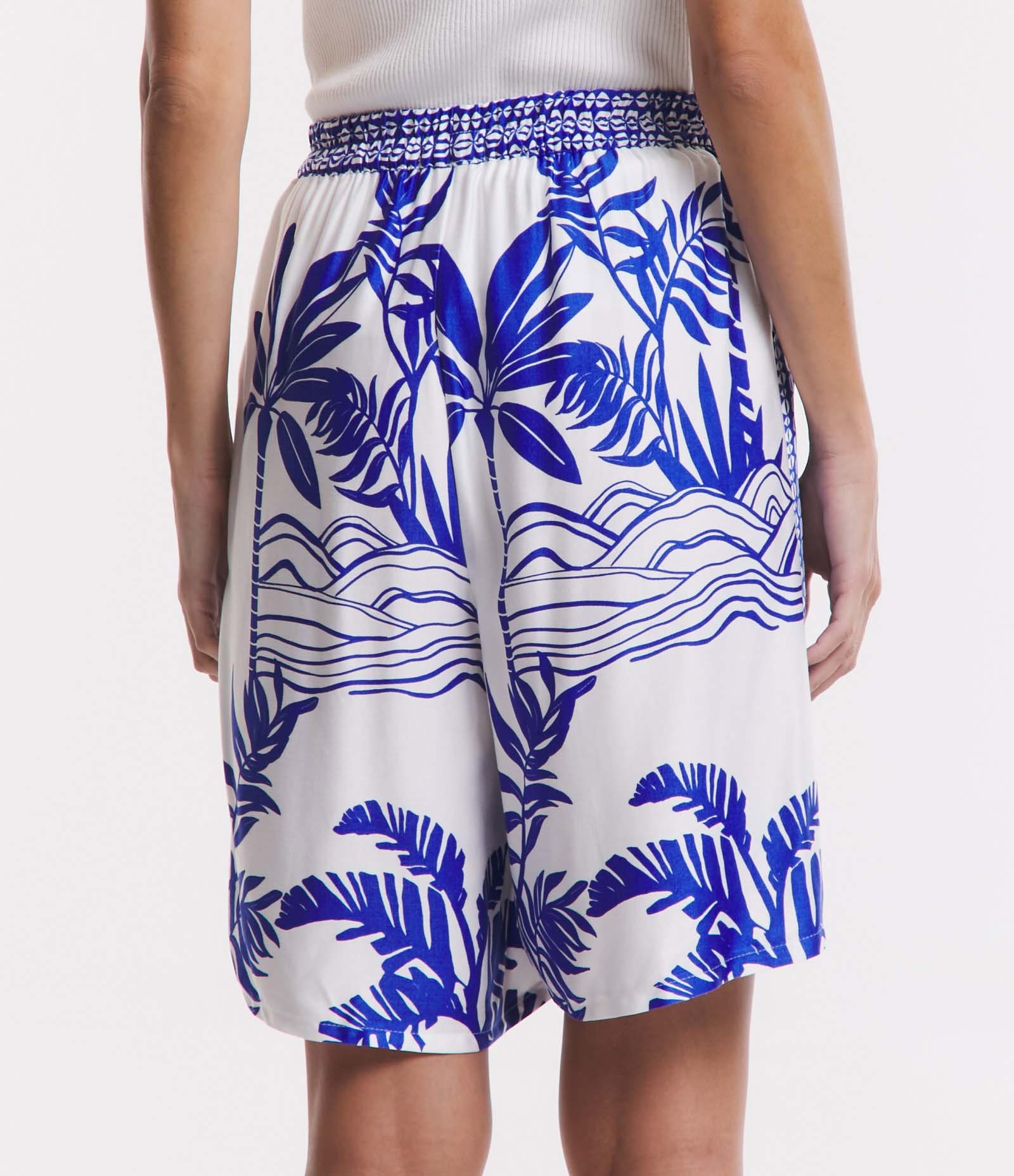Short Cintura Média em Viscose com Folhagens de Coqueiros Estampados Off White/Azul 3