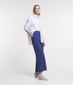 Calça Reta em Viscose com Bolsos Cargo