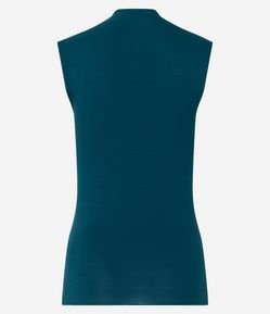 Blusa Sem Manga em Viscose com Gola Alta e Textura Canelada