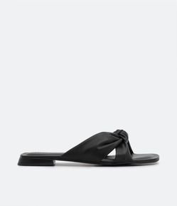 Sandália Rasteira com Nó Torcido