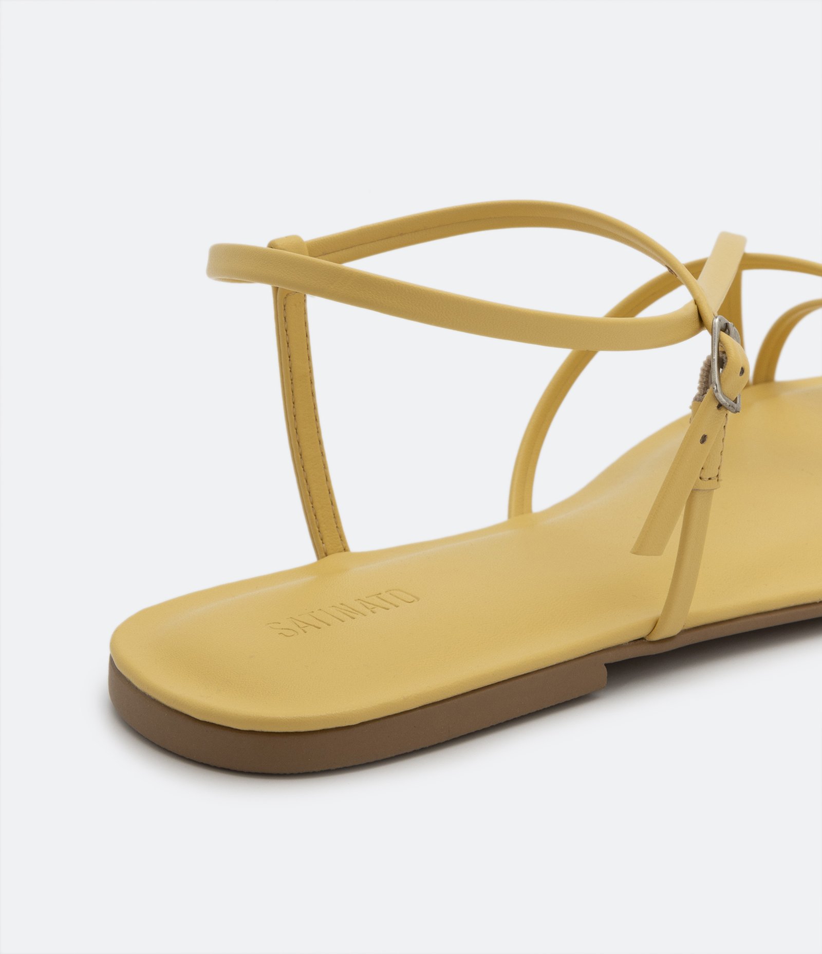 Sandália Rasteira com Tiras Finas e Bico Redondo Amarelo 4