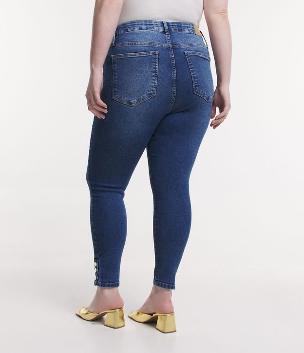 Calça Skinny Jeans com Abotoamento Lateral na Barra Curve & Plus Size Azul 3