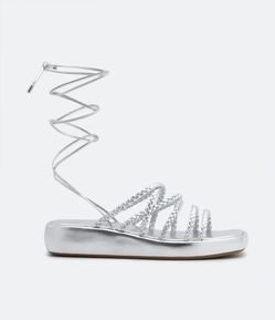 Sandália Rasteira com Tiras Trançadas