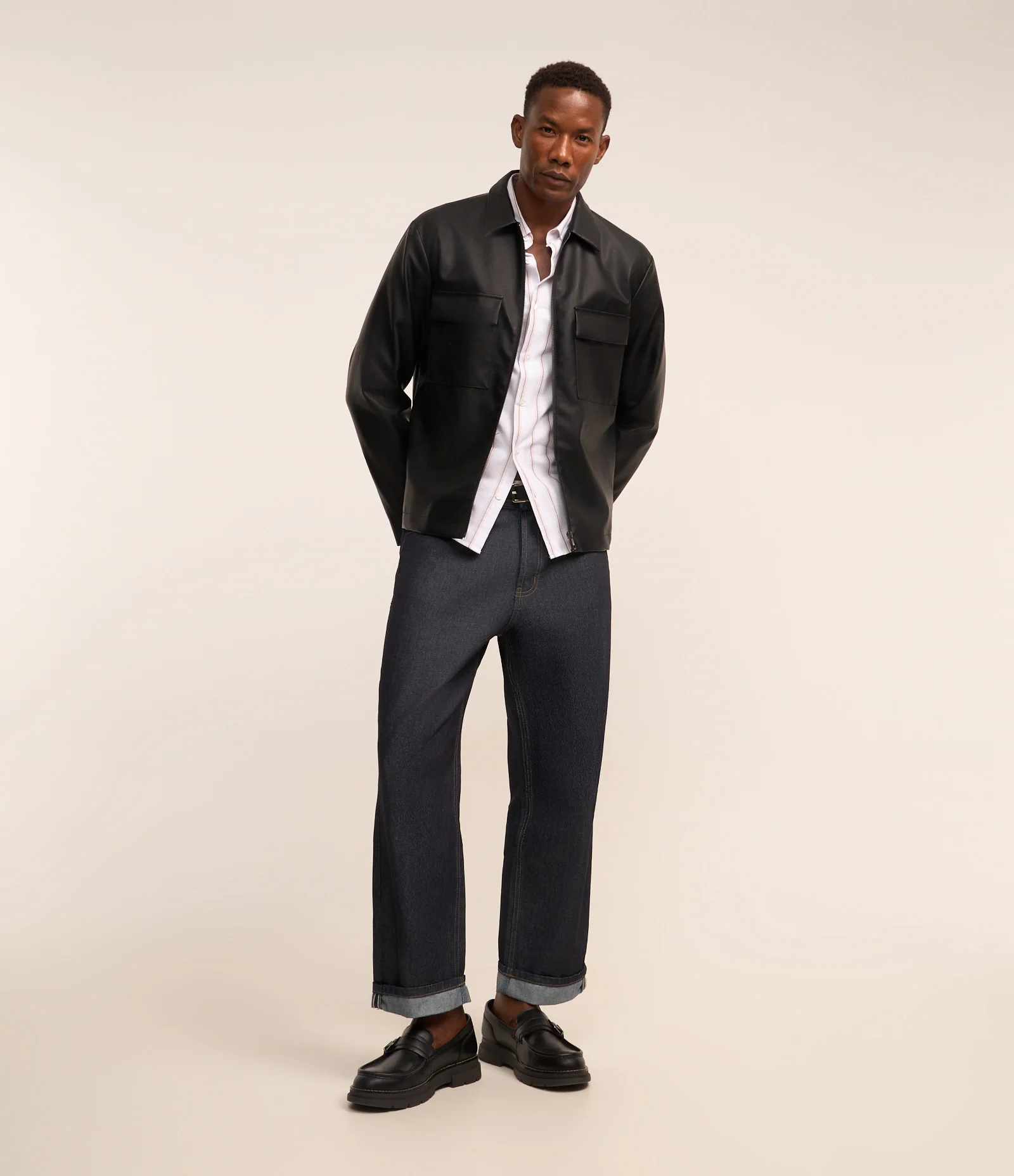 Calça Loose Jeans Resinado com Costura Contrastante e Barra Dobrada Azul Escuro 1