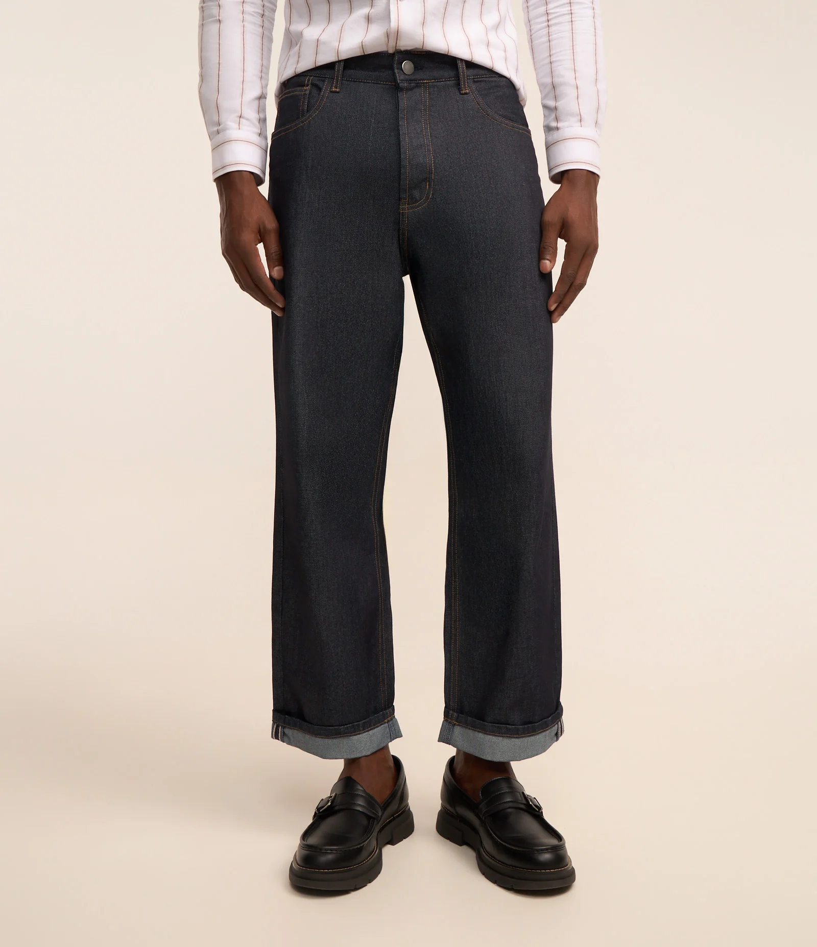 Calça Loose Jeans Resinado com Costura Contrastante e Barra Dobrada Azul Escuro 2