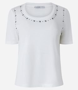 Blusa em Viscose com Brilhos Aplicados na Gola e Cava