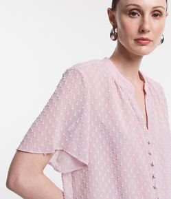 Blusa Manga Curta em Chiffon com Botões Forrados e Bordados