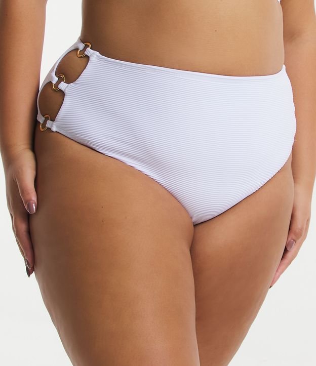Biquíni Calcinha Hot Pants em Poliamida com Detalhe Argolinhas Curve & Plus  Size Branco
