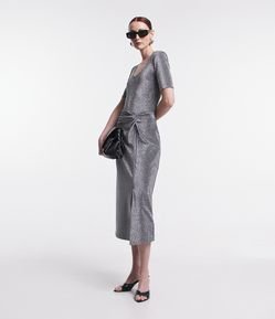 Saia Midi em Malha Metalizada com Nó na Cintura e Fenda