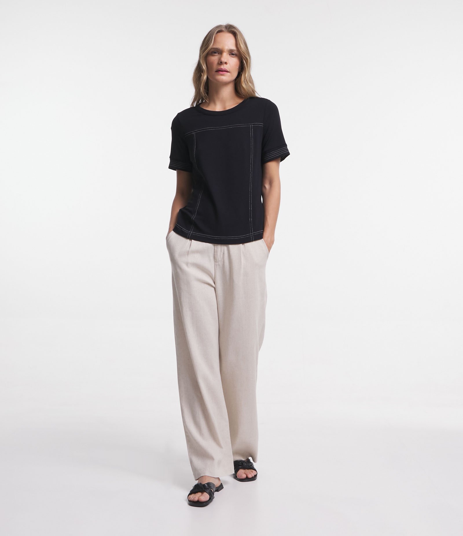 Blusa Manga Curta em Viscose com Costura Contrastante Preto 2