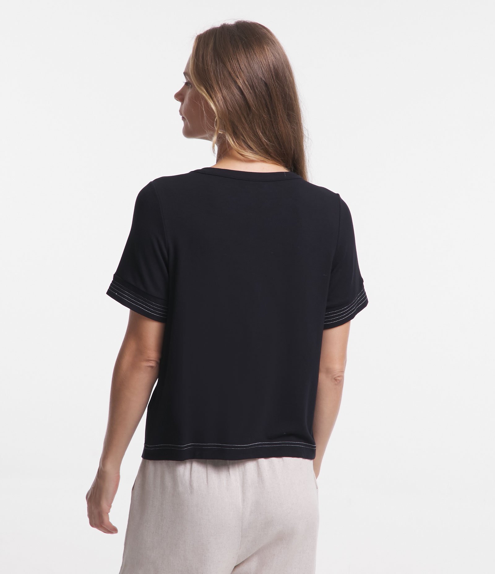 Blusa Manga Curta em Viscose com Costura Contrastante Preto 5