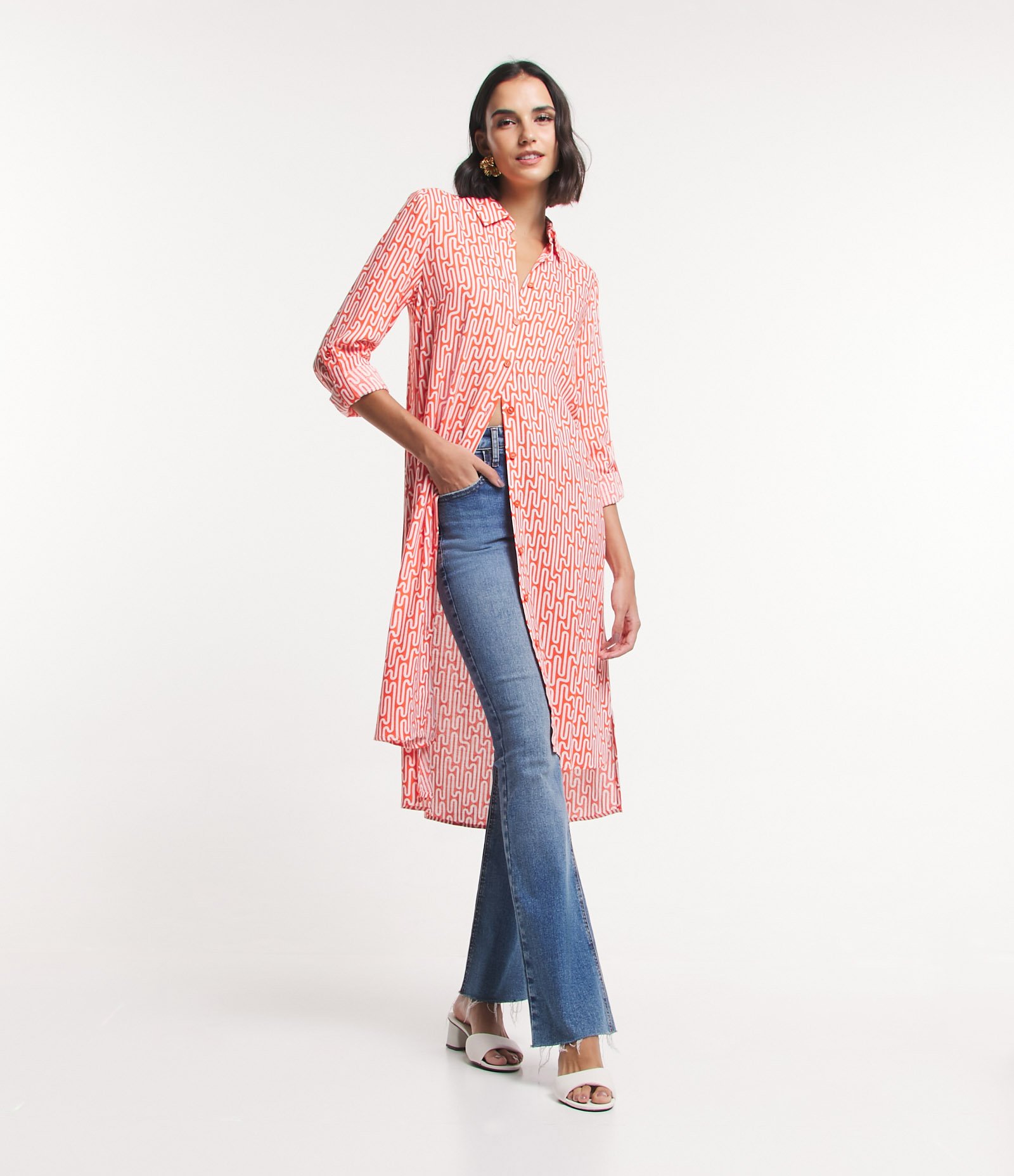 Vestido Chemise Midi em Viscolinho com Abotoamento e Estampa Abstrata Laranja Coral 2