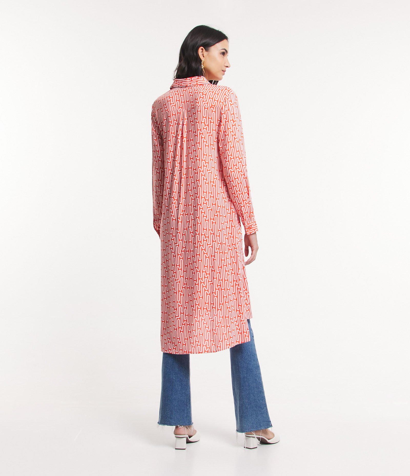 Vestido Chemise Midi em Viscolinho com Abotoamento e Estampa Abstrata Laranja Coral 4