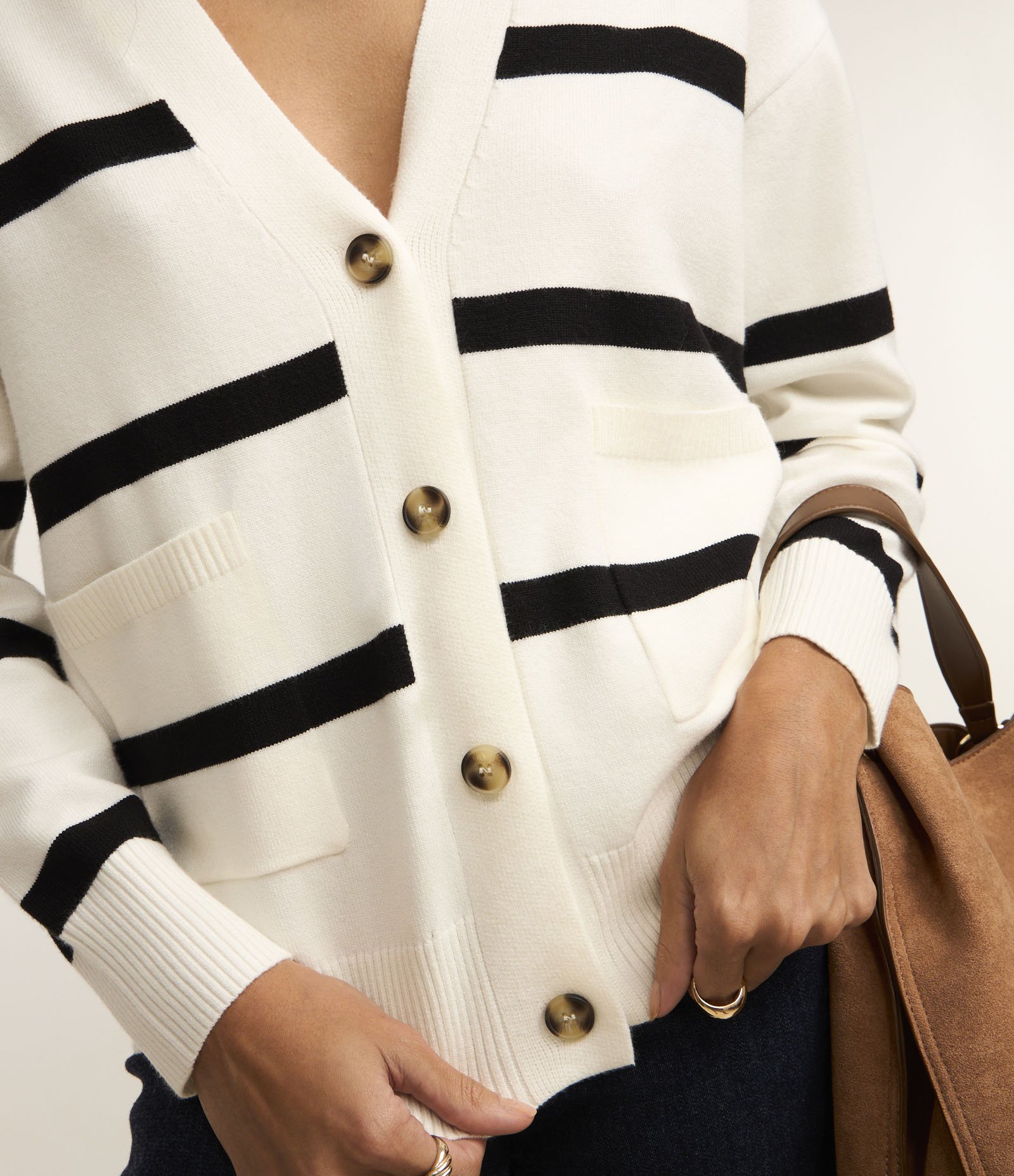 Cardigan em Tricô com Abotoamento Frontal e Estampa Listras Branco/Preto 3