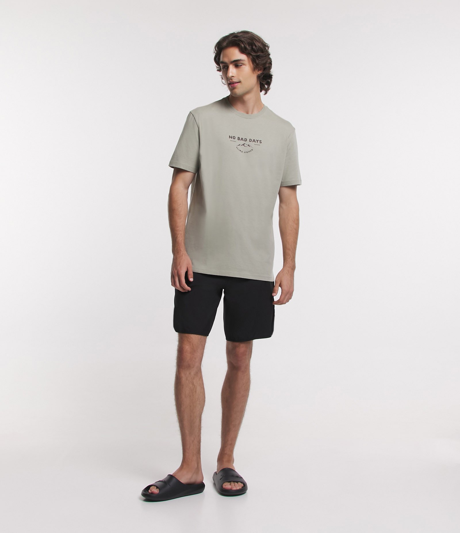 Camiseta Comfort em Algodão Peruano com Estampa de Montanhas e Lettering Verde 2