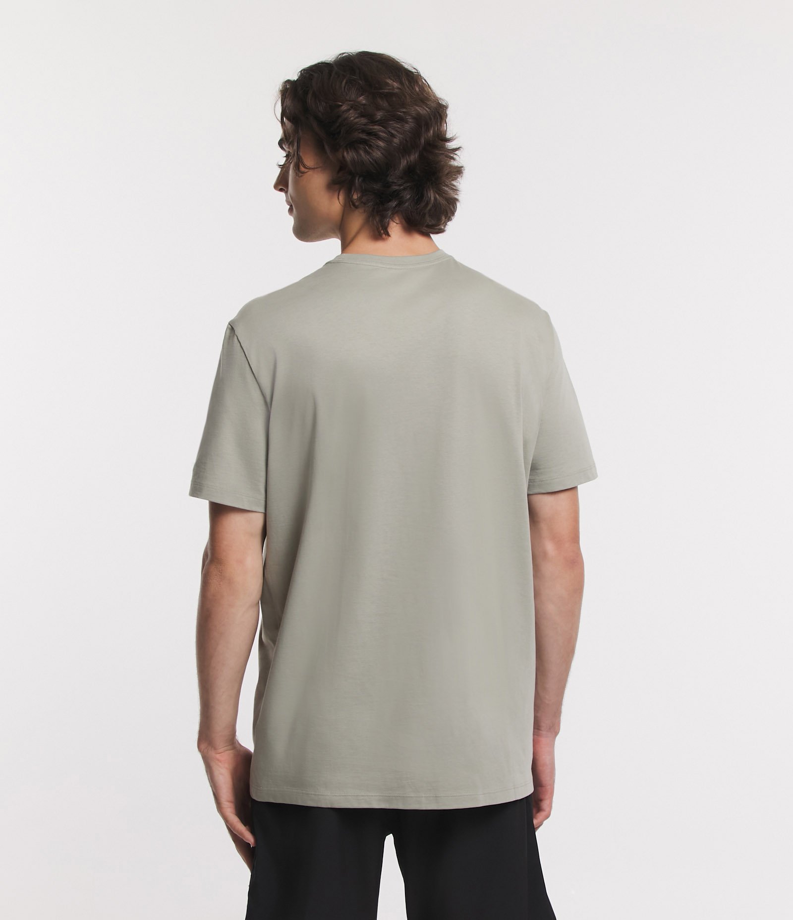 Camiseta Comfort em Algodão Peruano com Estampa de Montanhas e Lettering Verde 3