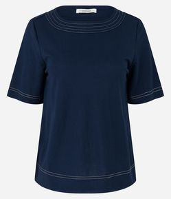 Blusa em Malha Piquet com Detalhes Pespontados