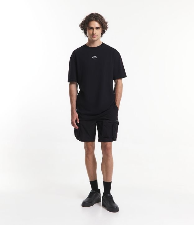 Bermuda Oversized em Moletom com Cós Elástico e Bolso Cargo Preto