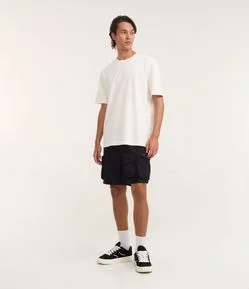 Bermuda Cargo com Cós Elástico e Bolsos Táticos