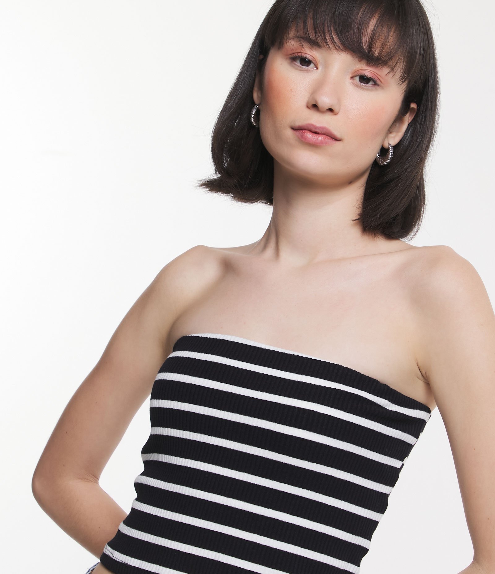 Blusa em Ribana Tomara que Caia Listrada Preto 4