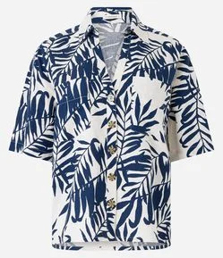 Camisa em Viscolinho com Estampa de Folhagens e Botões Matizados