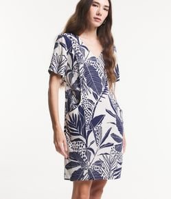 Vestido T-Shirt Manga Curta em Viscolinho com Folhagens Estampadas