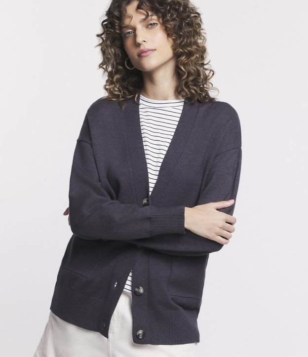 Cardigan em Tricô com Abotoamento e Dois Bolsos