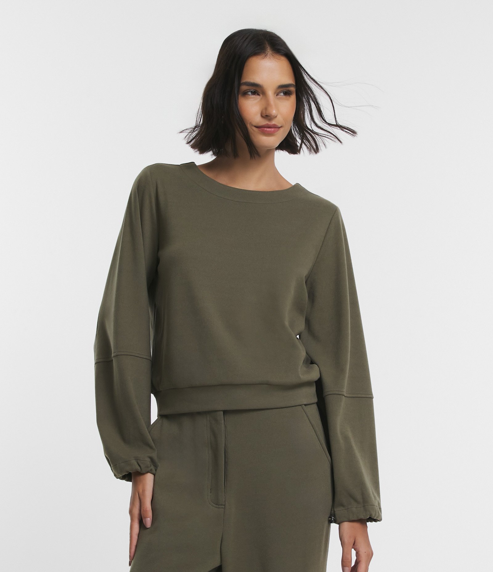 Blusa em Suedine com Recortes na Manga e Punho com Ajuste 1