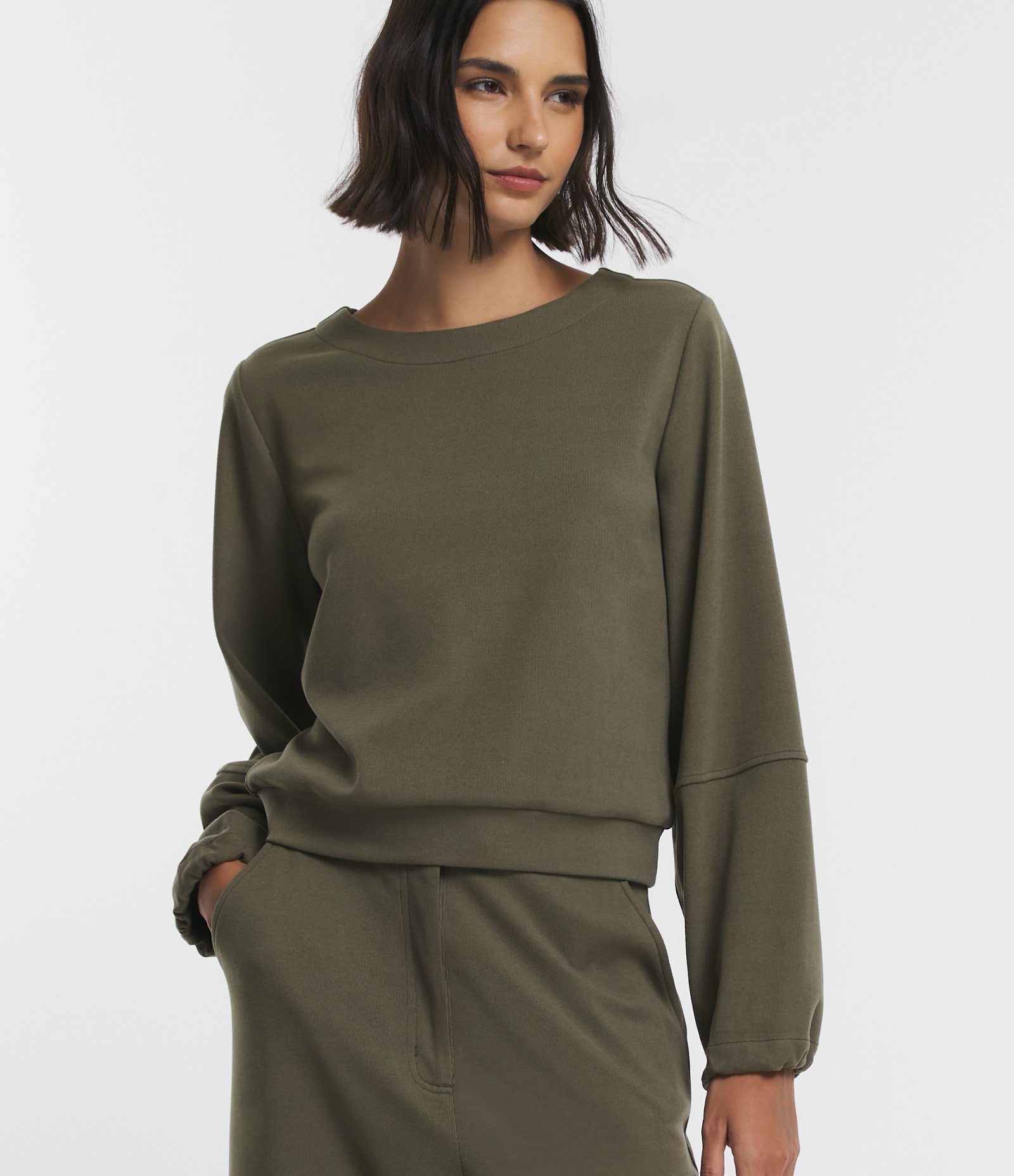 Blusa em Suedine com Recortes na Manga e Punho com Ajuste 4