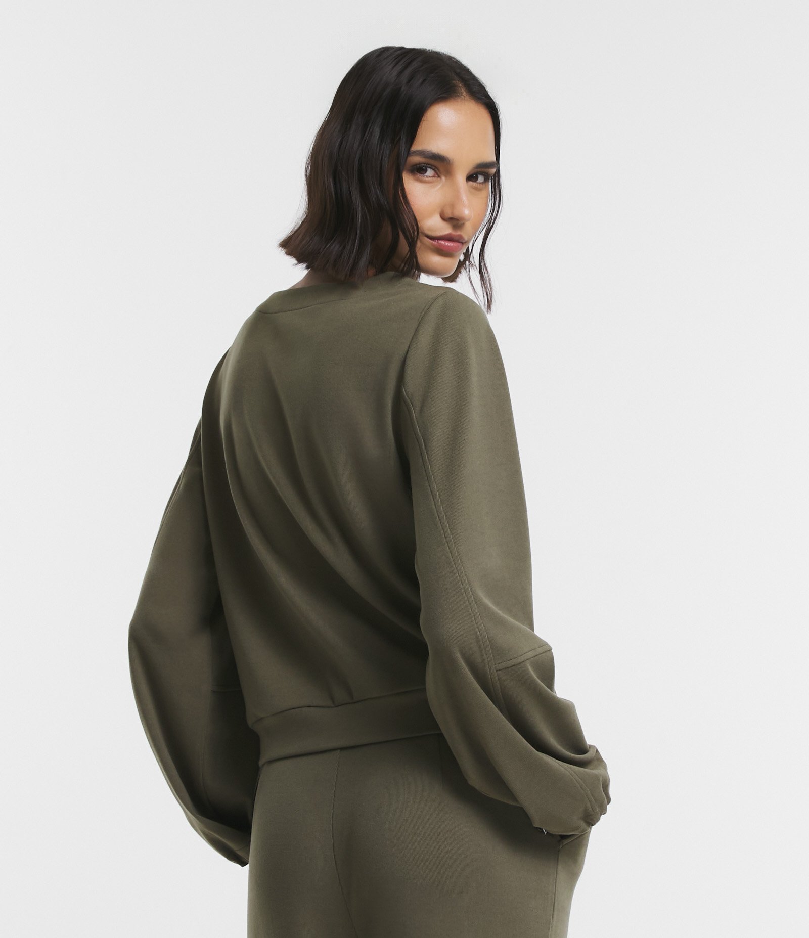 Blusa em Suedine com Recortes na Manga e Punho com Ajuste 6