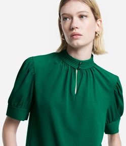 Blusa Mana Bufante em Crepe com Gola Alta com Botões