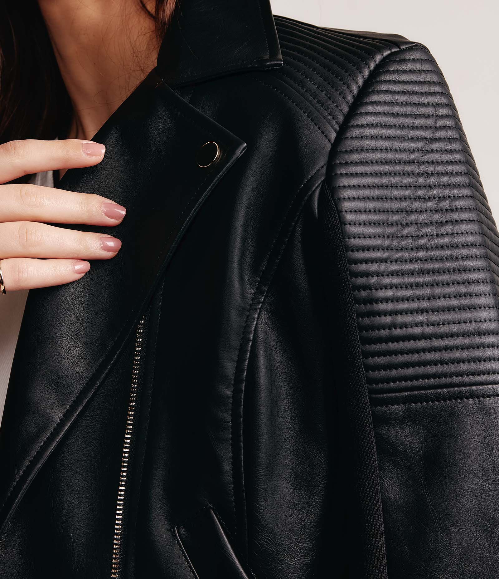 Jaqueta Biker em Material Sintético com Ribana no Ombro Preto 4