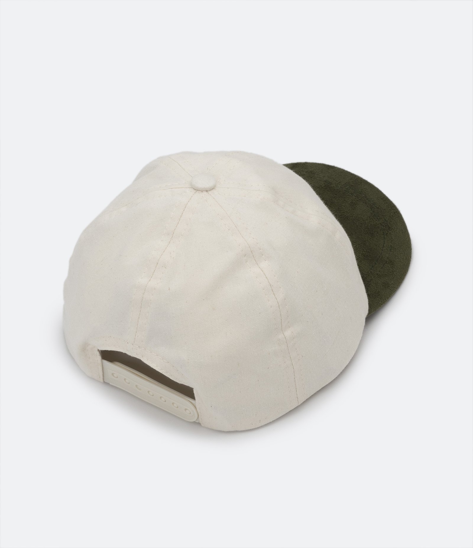 Boné Infantil com Aba Curva e Bordado Frontal Jungle Journey Bege 2