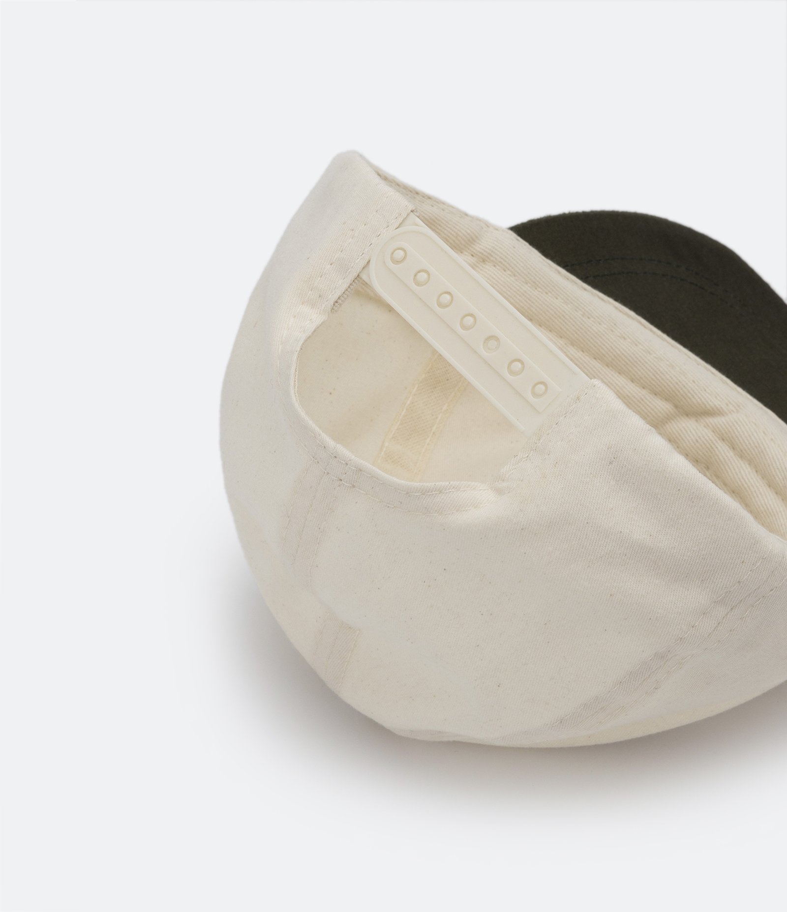 Boné Infantil com Aba Curva e Bordado Frontal Jungle Journey Bege 3