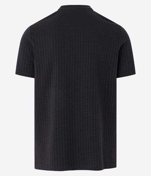 Remera Slim en Media Malla con Textura de Rayas Negro 10