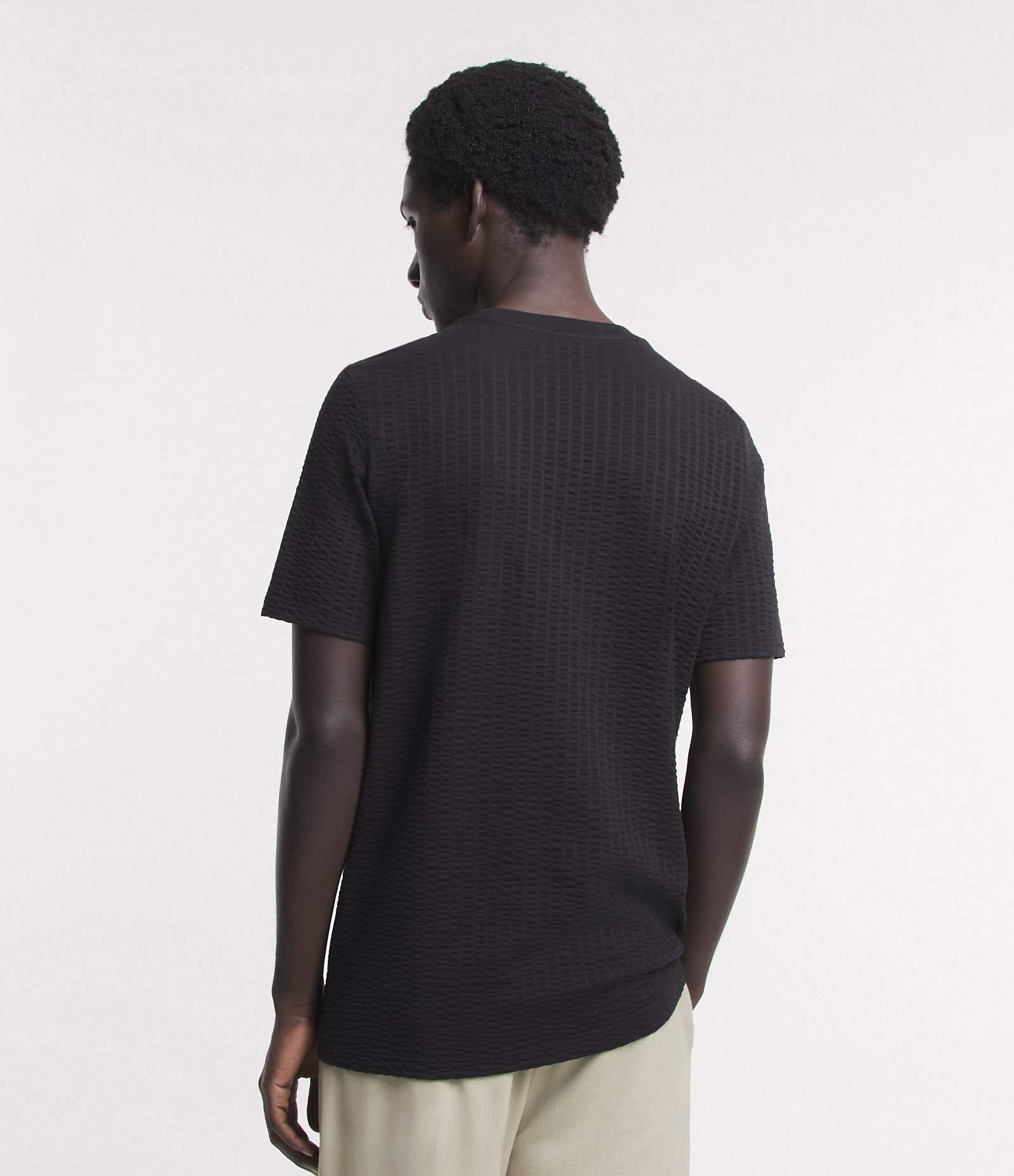 Camiseta Slim em Algodão com Textura de Listras Preto 4