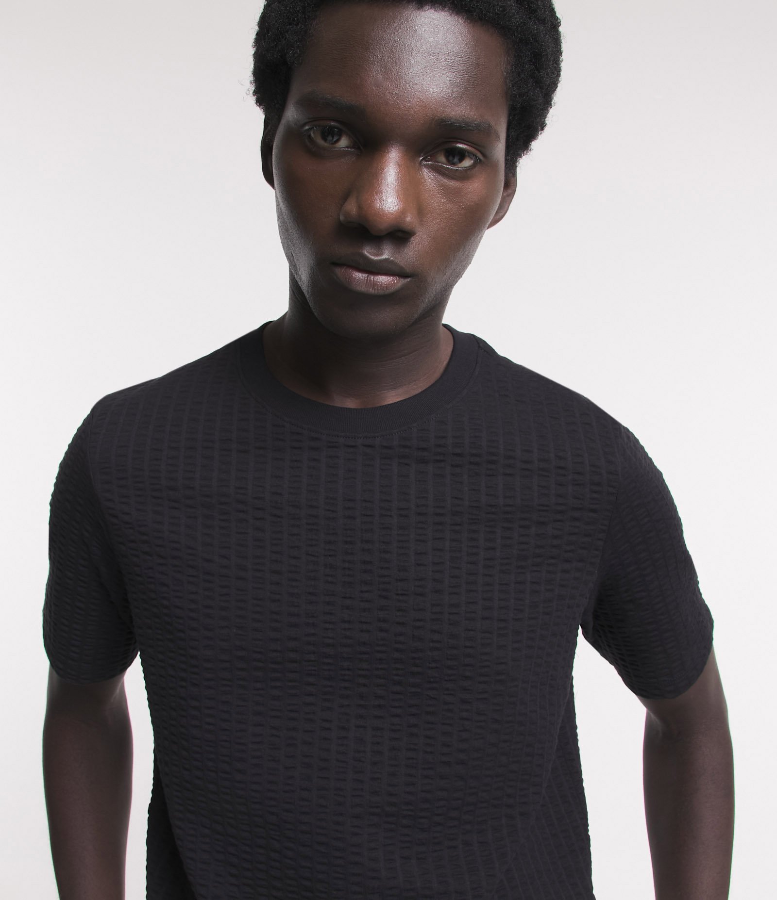 Camiseta Slim em Algodão com Textura de Listras Preto 7