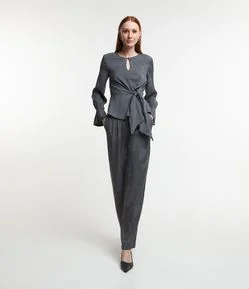 Calça Reta em Jacquard com Pregas e Estampa Cobra